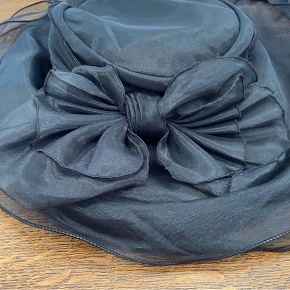 VINTAGE BETMAR NEW YORK BLACK BOW TULLE SHEER DRAMATIC DERBY WOMENS RETRO HAT - Picture 4 of 13